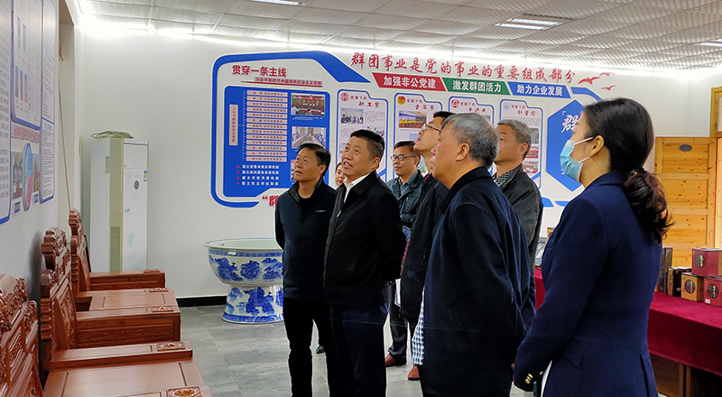1张方胜一行在京山盛老汉家庭农场工会调研.jpg
